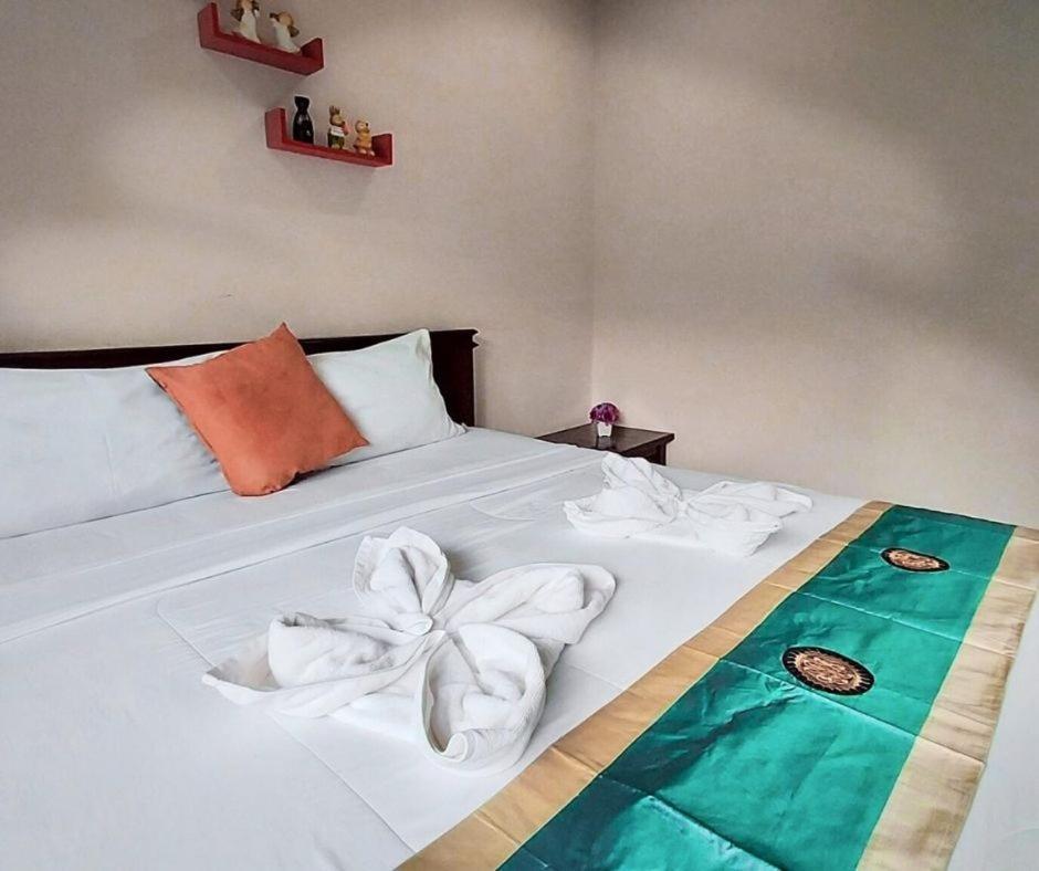 Baanloksouylokchay Hotell HHQ Rom bilde
